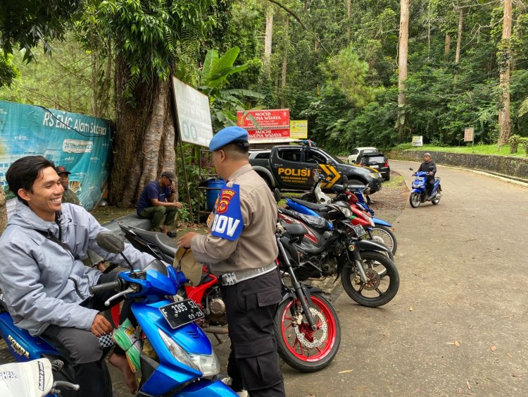 Prioritaskan Keselamatan Pengunjung, Polsek Kadudampit Gelar Patroli Objek Wisata