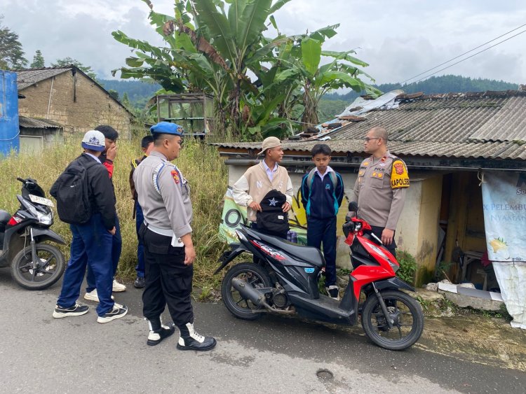 Berikan Rasa Aman Kepada Warga,Polsek Kadudampit Gelar Razia Knalpot Brong
