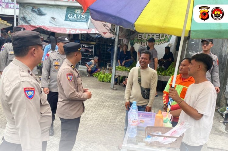 Polda Jabar Gencar Edukasi Kepada Warga Dan Pedagang  Guna Cegah Premanisme Sejak Dini