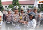 Sambut Hari Guru Nasional, Sat Lantas Polres Majalengka Bagikan Coklat  Dan Helm Dalam Ops Zebra  2025