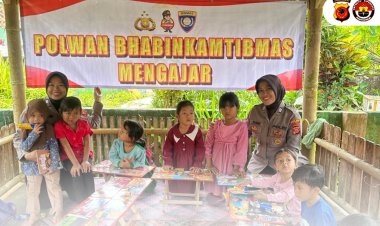Humanis, Polwan Polres Ciamis Turun Mengajar Pendidikan  Ke Anak Di Desa Binaannya