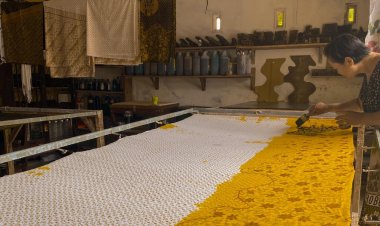 Batik Ganjar Angkat Kearifan Lokal Lewat Sentuhan Tangan Ibu Sumiati