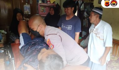 Sigap Dan Peduli,Sidokkes Polres Banjar Antar  Lansia  Ke Rumah Sakit