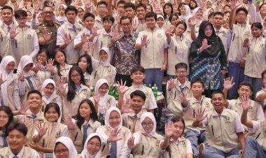 Gubernur Pramono Anung Kukuhkan 1.005 Pelajar sebagai Prabu Jakarta 2025