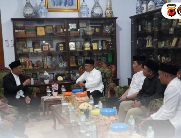 Kapolda Jabar Silaturahmi Dan Ziarah Ke Ponpes Suryalaya, Perkuat Sinergi Ulama -Polri