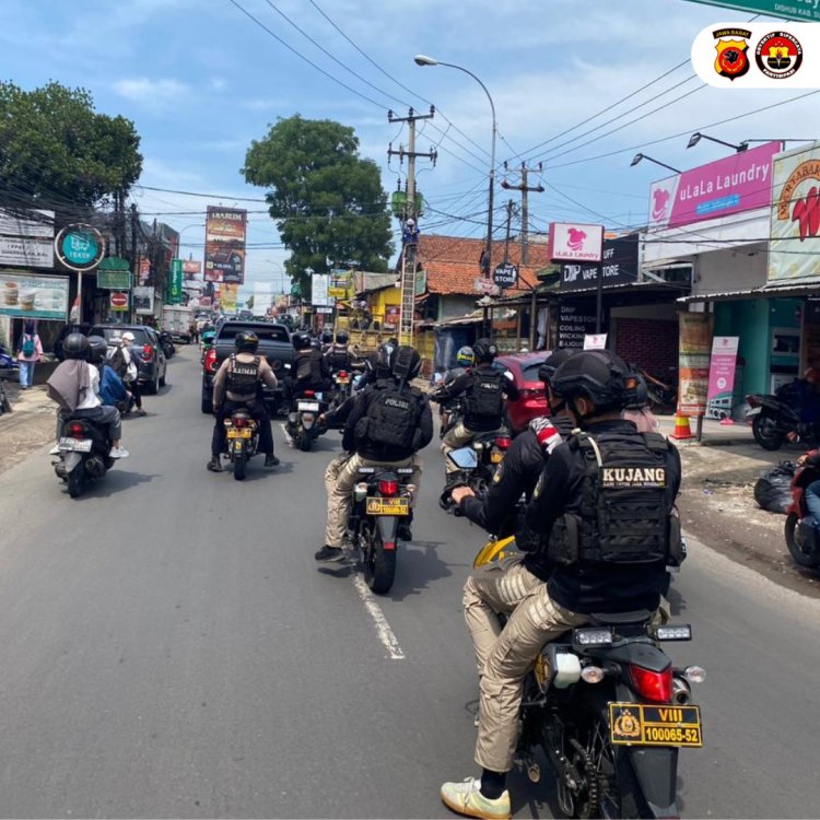 Patroli Skala Penuh Di Jatinangor, Satgas  Gabungan Polda Jabar  All Out Berantas Premanisme