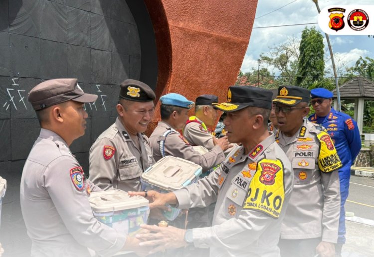 Kapolda Jabar Berikan Hadiah Umroh Kepada Personil Di Tengah Kunjungannya Ke Polres Banjar