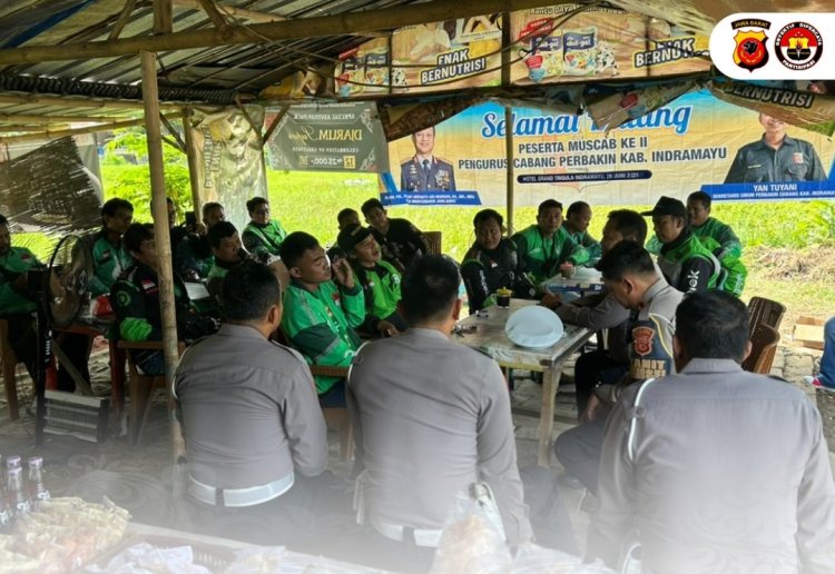 Polres Indramayu Gandeng  Komunitas Ojol Sosialisasikan Tertib Berlalulintas Dalam Operasi Zebra 2025
