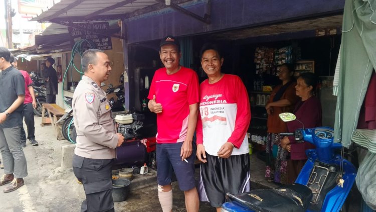 Pererat Silaturahmi Dengan Warga, Bhabinkamtibmas Polsek Cikole Sambangi Tokoh Masyarakat