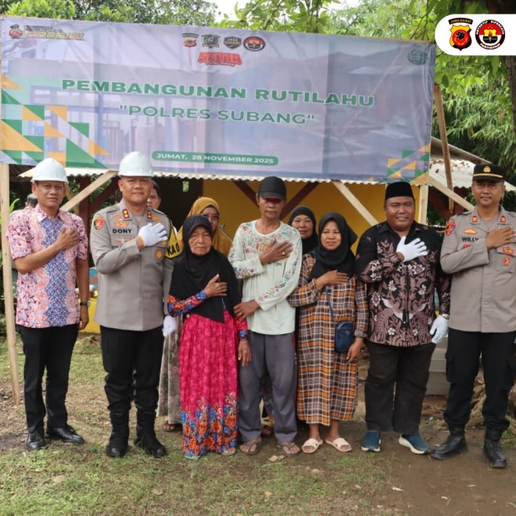 Kapolres Subang Lakukan Peletakan Batu Pertama Program Rutilahu Untuk Warga