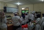 Pelestarian Kue Khas Sumatra di Kelas Praktik Pastry SMK Mahadhika 3