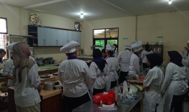 Pelestarian Kue Khas Sumatra di Kelas Praktik Pastry SMK Mahadhika 3
