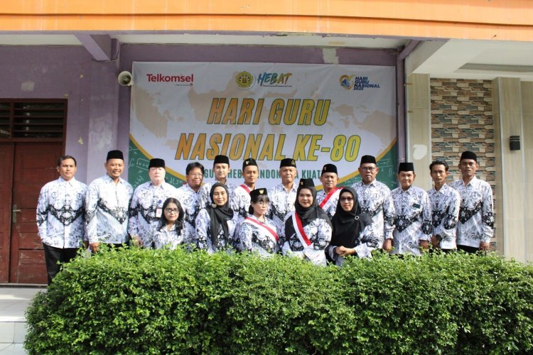 Perayaan Hari Guru yang Meriah di SMK Mahadhika 3 Menampilkan Pertukaran Peran dan Lomba antar Guru dan Siswa.