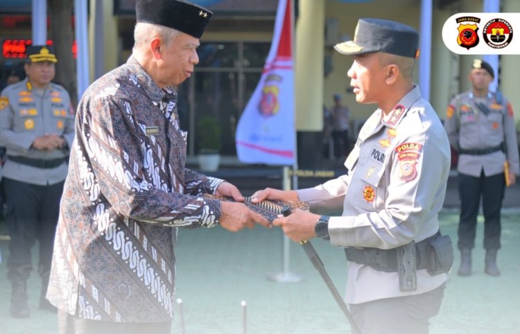Polda Jabar Gelar Upacara Wisuda Purnabakti,111 Personil Resmi Mengakhiri Masa Pengabdian