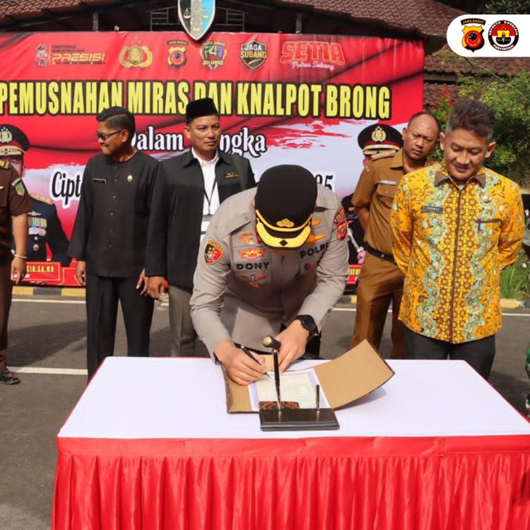 Jelang Ops Lilin Lodaya 2025, Polres Subang Musnahkan 16000 Botol Miras Dan 520 Knalpot  Tidak Standar