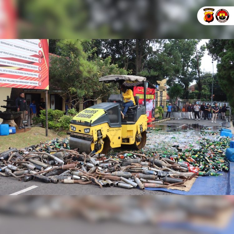 Jelang Ops Lilin Lodaya 2025, Polres Subang Musnahkan 16000 Botol Miras Dan 520 Knalpot  Tidak Standar