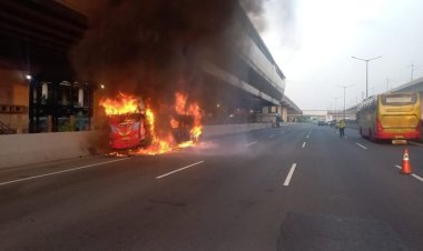 Bus Rombongan Santriwati Terbakar di Bawah Stasiun LRT Jatibening