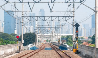 Upaya Pencurian Rel Kereta di Jatinegara Gagal, Pelaku Remaja Kabur Saat Ketahuan