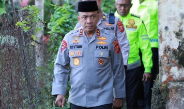 Kapolda Jabar Takziah Ke Rumah Duka Almarhum Ipda Anumerta Hendra Kurniawan