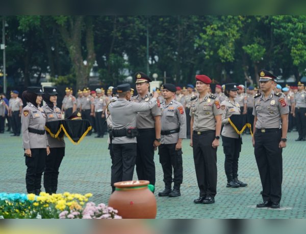 Mengawali Tahun 2026 Ratusan Personil Polda Jabar Naik Pangkat