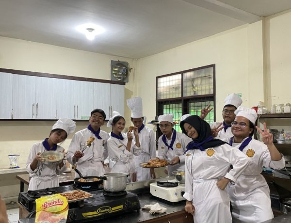 Pentingnya Pengajaran Praktik Kitchen Higienis di Sekolah Perhotelan untuk Ciptakan Tenaga Kerja Profesional dan Sehat