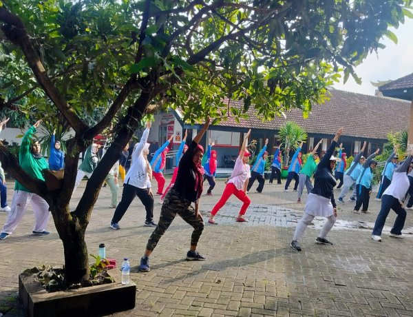 Senam Jumat Rutin Bersama Kecamatan Pakisaji, Wujudkan Masyarakat Sehat dan Aktif