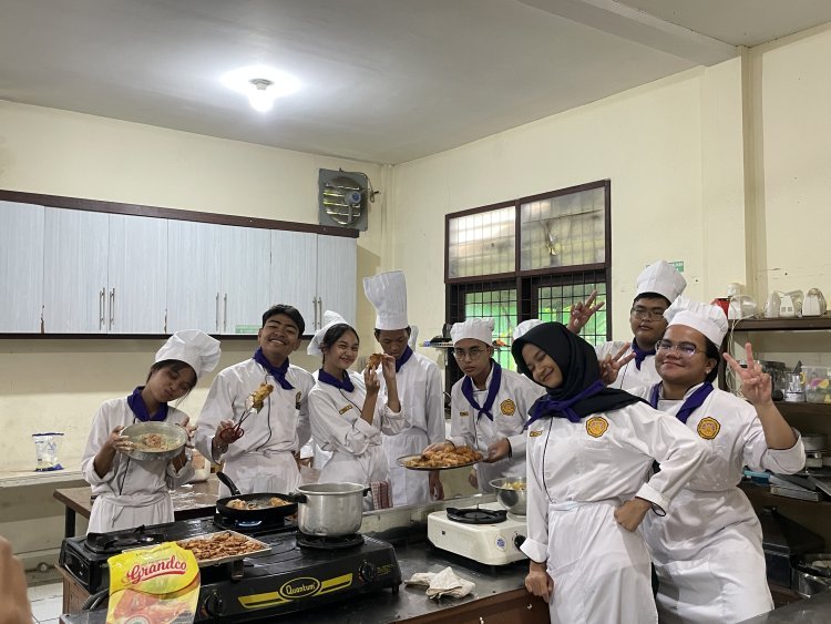 Pentingnya Pengajaran Praktik Kitchen Higienis di Sekolah Perhotelan untuk Ciptakan Tenaga Kerja Profesional dan Sehat