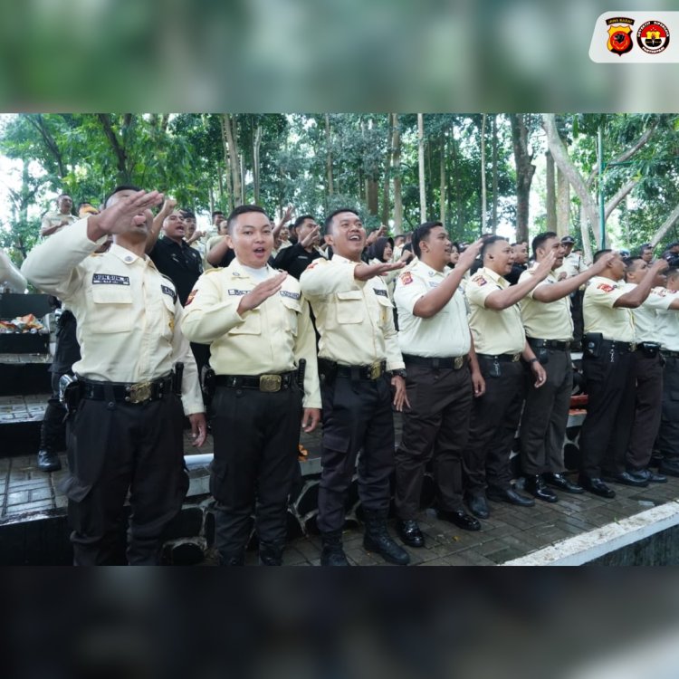 Ngariung Bareng Kapolda Jabar, 'Sauyunan Jaga Lembur' Peringati HUT Satpam  Ke-45 Tahun 2025