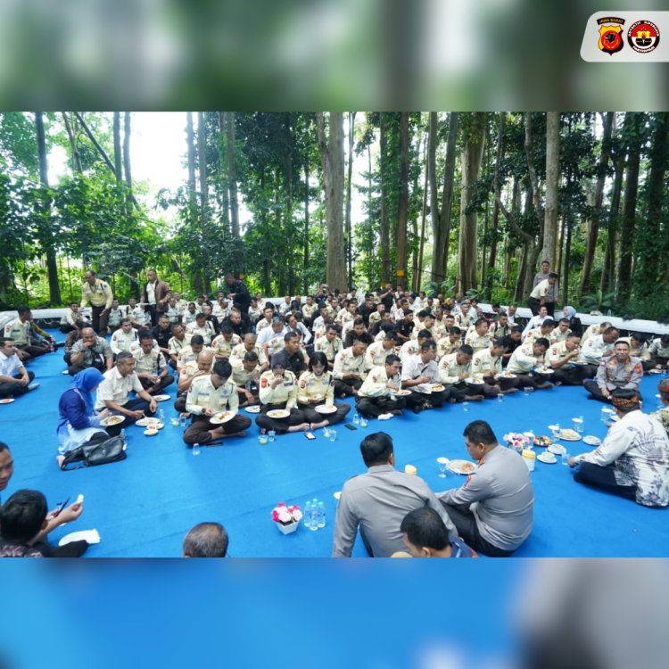 Ngariung Bareng Kapolda Jabar, 'Sauyunan Jaga Lembur' Peringati HUT Satpam  Ke-45 Tahun 2025