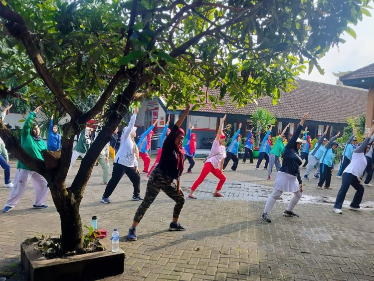 Senam Jumat Rutin Bersama Kecamatan Pakisaji, Wujudkan Masyarakat Sehat dan Aktif