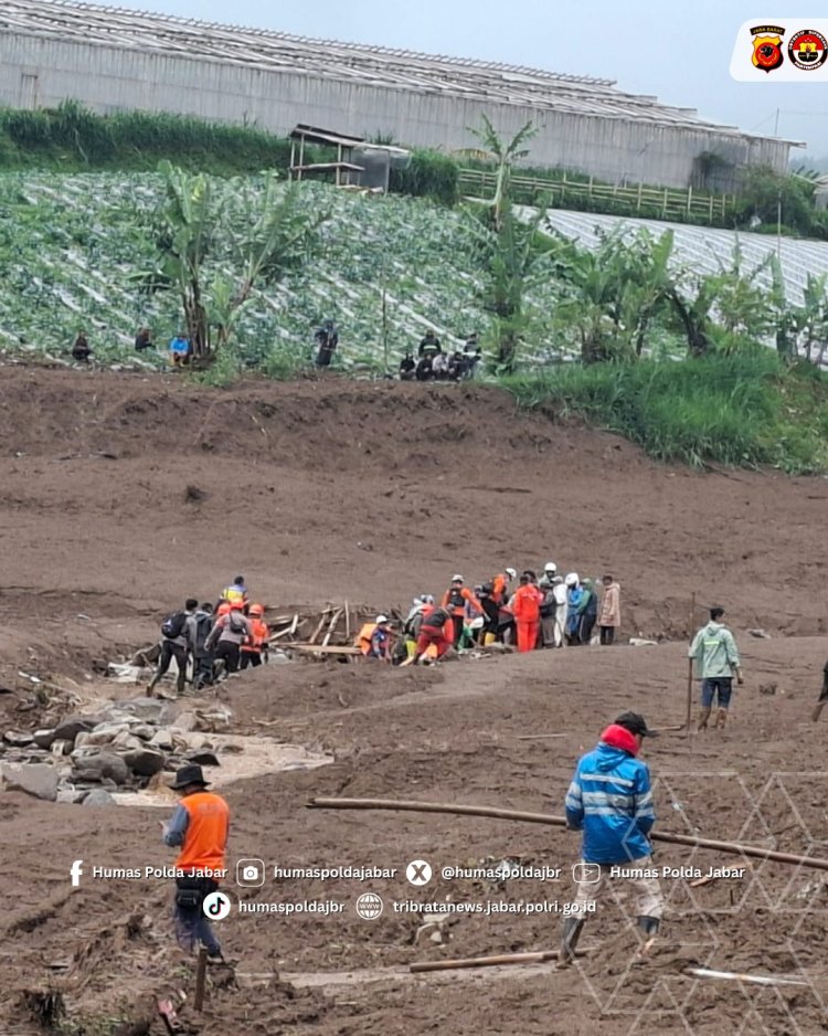 Tim DVI Polda Jabar Dikerahkan Ke Lokasi Longsor Cisarua Bandung Barat