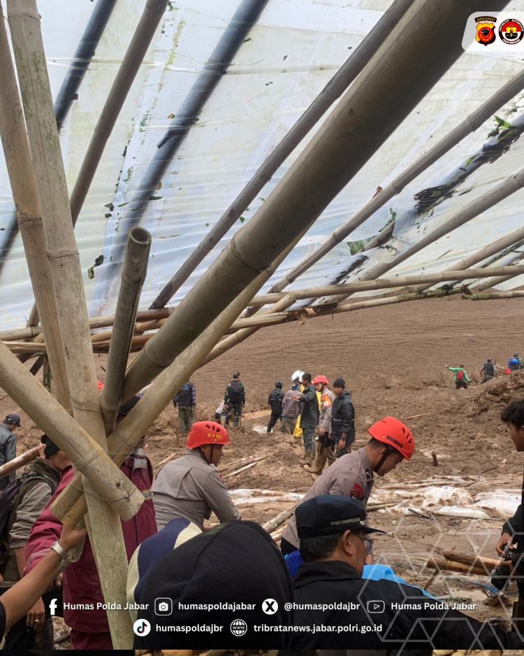 Tim DVI Polda Jabar Dikerahkan Ke Lokasi Longsor Cisarua Bandung Barat