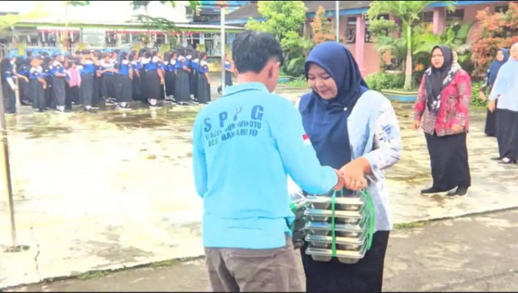 Pembukaan Makan Bergizi Gratis kepada 9 Sekolah oleh SPPG Banjarejo di Desa Banjarejo, Ngantang, Malang