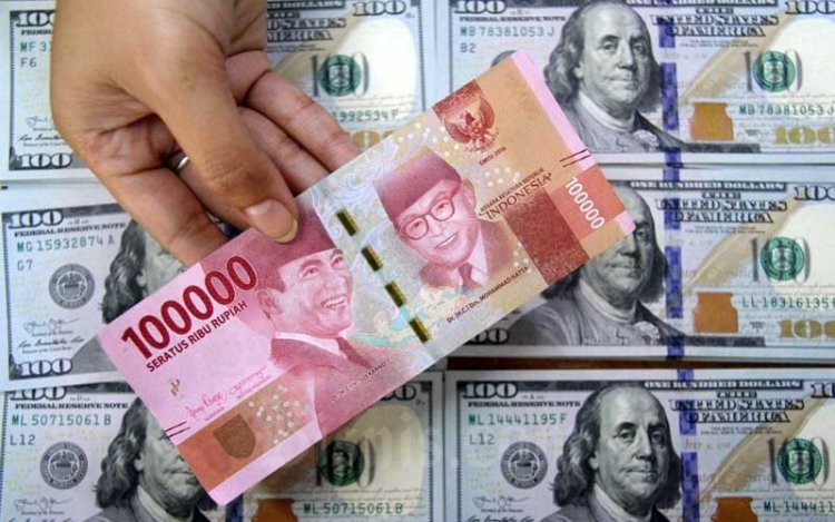 Nilai Tukar Rupiah Kian Tertekan, Dolar AS Melonjak ke Rp16.780