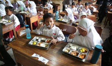 Pemerintah Lanjutkan Program MBG di Bulan Puasa, Menu Disesuaikan untuk Siswa Muslim
