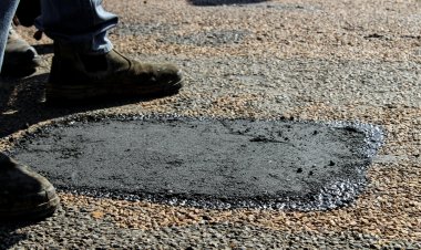 Ruas Jalan Matraman Raya Diperbaiki Usai Kecelakaan Pelajar