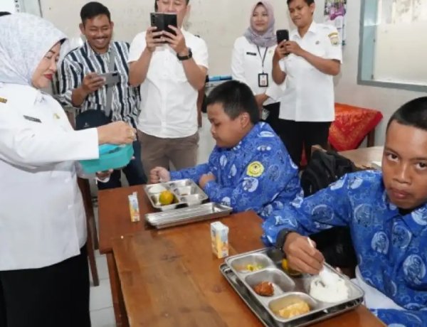 Program Makan Bergizi Gratis Dinilai Lebih Komprehensif, Indonesia Disebut Unggul dari Jepang