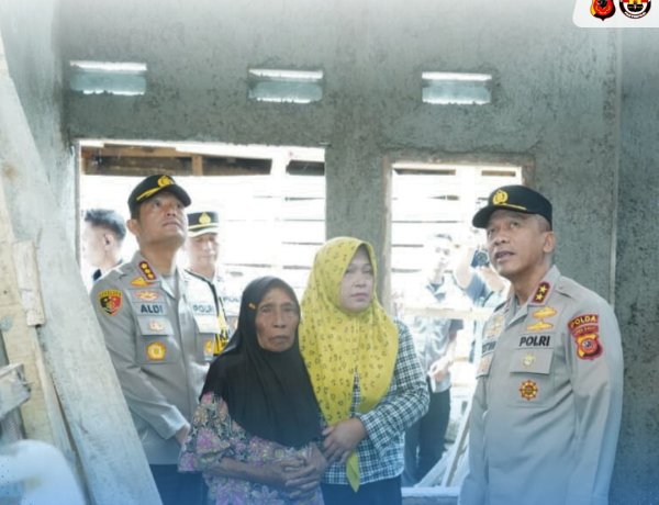 Kapolda Jabar Tinjau Pembangunan Rutilahu Milik Ibu Endah (75) Di Arjasari Bandung