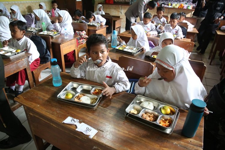 Pemerintah Lanjutkan Program MBG di Bulan Puasa, Menu Disesuaikan untuk Siswa Muslim