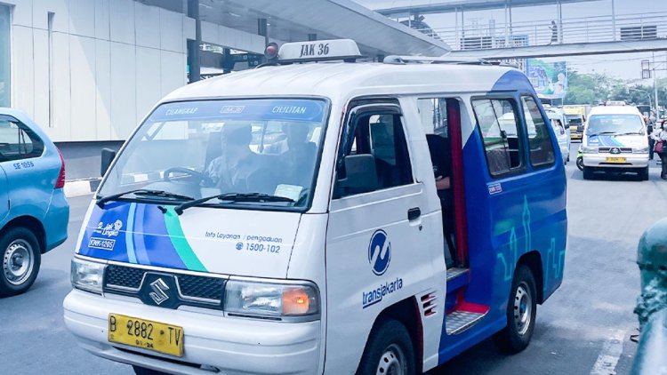 AKSI PENJAMBRETAN DI JAKARTA TIMUR GAGAL TOTAL: Sopir Jaklingko Nekat Tabrak Motor Pelaku Hingga Tersungkur