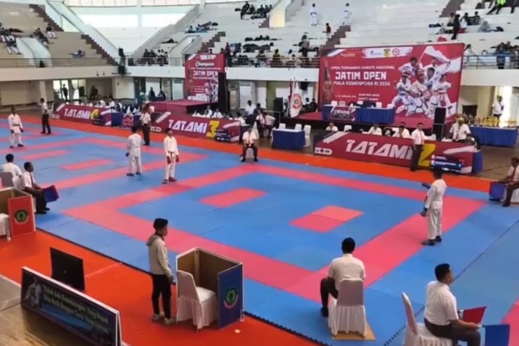 JADI ARENA KARATE INTERNASIONAL, 1.414 ATLET BEREBUT PIALA KEMENPORA DI GOR KEN AROK