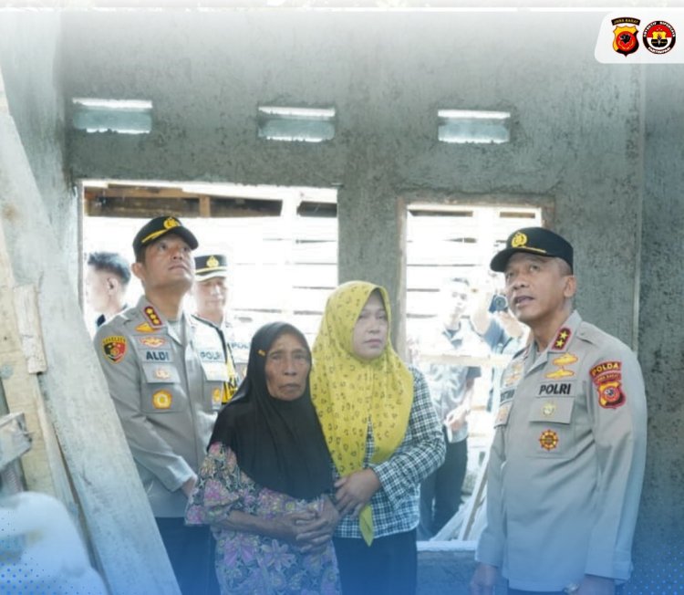 Kapolda Jabar Tinjau Pembangunan Rutilahu Milik Ibu Endah (75) Di Arjasari Bandung