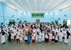 Baznas Kaltim menyalurkan bantuan santunan kepada 200 anak, dengan memberikan tabungan dan juga hadiah souvenir.