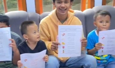Belajar menulis dan membaca bersama anak-anak di Wadi network Dewi Sartika