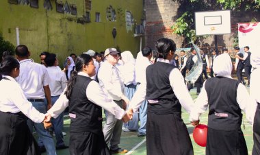 Antara Doa dan Sahabat: Dua Cara Berbeda Siswa Perhotelan Bertahan dari Tekanan Mental