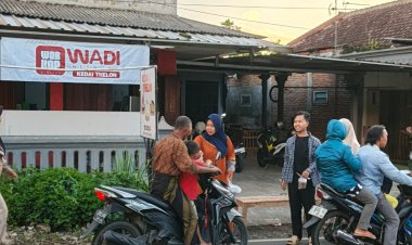 Wadi Network Thelon Bagikan Takjil Gratis kepada Warga di Bulan Ramadhan