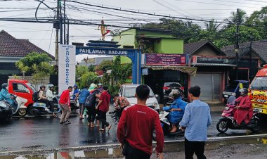 Kecelakaan Lalu Lintas Terjadi di Depan Kantor Camat Pakisaji, Pengendara Motor Alami Luka Ringan
