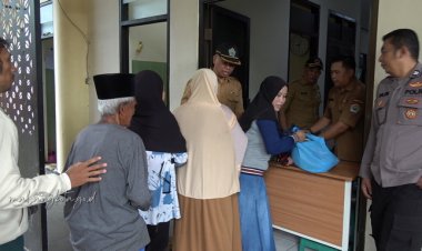 Penjualan Sembako di Pasar Murah Kecamatan KedungKandang Habis Diserbu Warga