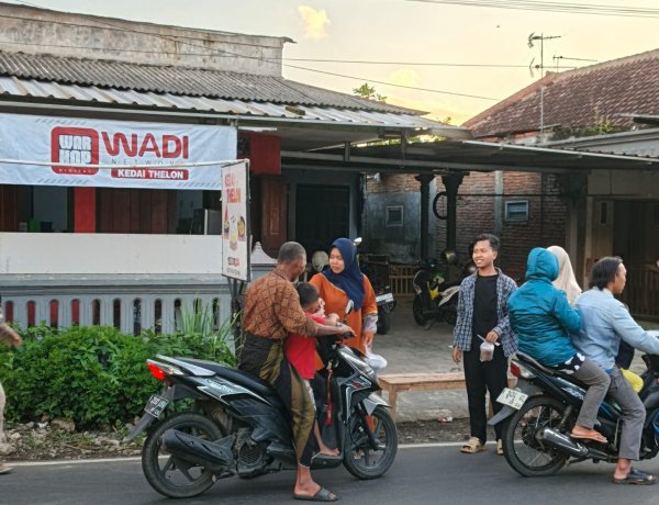 Wadi Network Thelon Bagikan Takjil Gratis kepada Warga di Bulan Ramadhan
