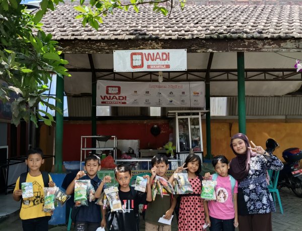 Wadi Network Sekartaji Ajak Siswa SD Pakisaji Ngabuburit Edukatif dengan Belajar Bahasa Inggris
